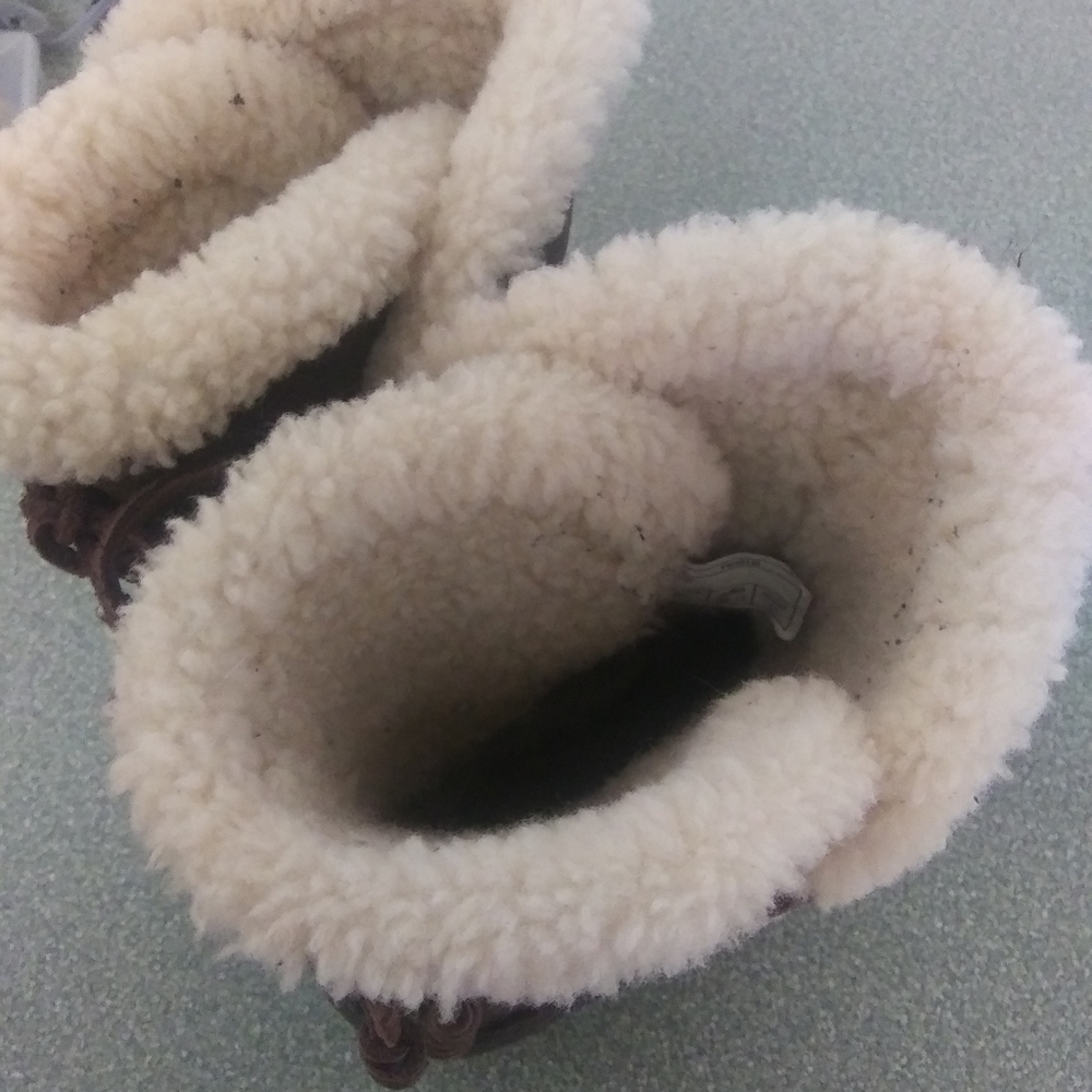 Brown UGG boots - Picture 3 of 5